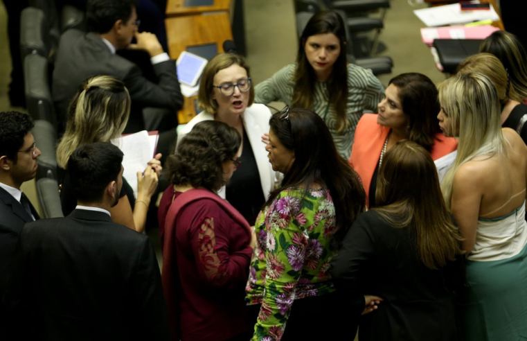 Mudança no Código Eleitoral reduz participação feminina, diz Oxfam