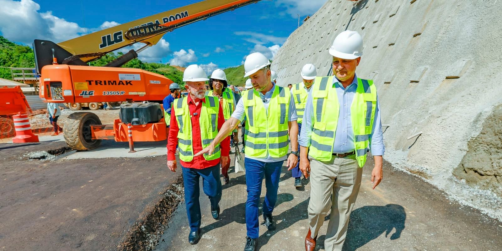 Lula visita trecho da Via Dutra que tem 25% das obras concluídas