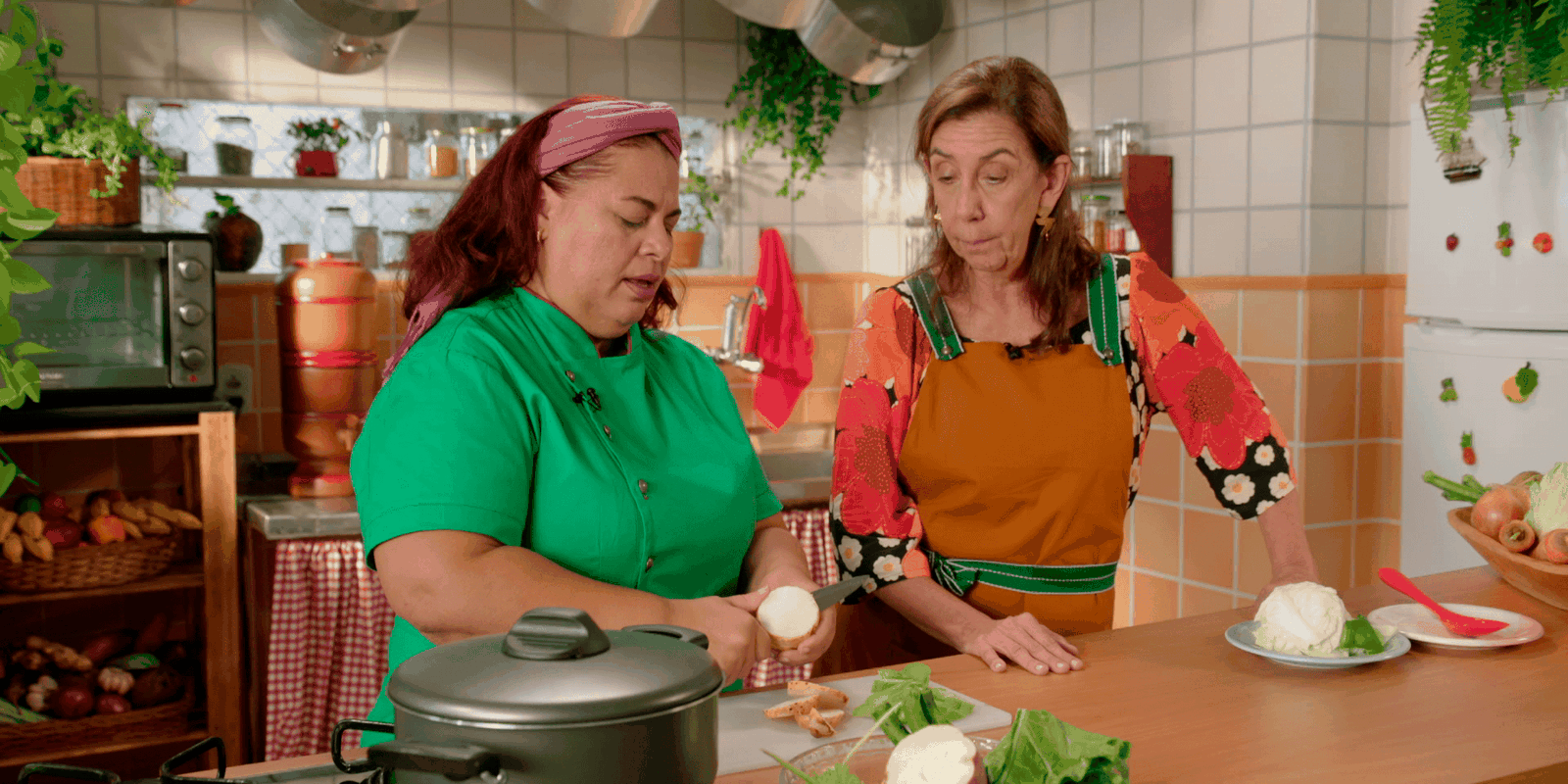 Chef Regina Tchelly prepara receitas com feijão no Xodó de Cozinha
