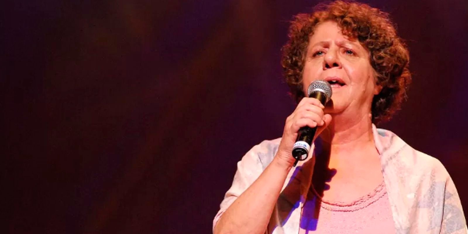 Morre a cantora e compositora Cristina Buarque