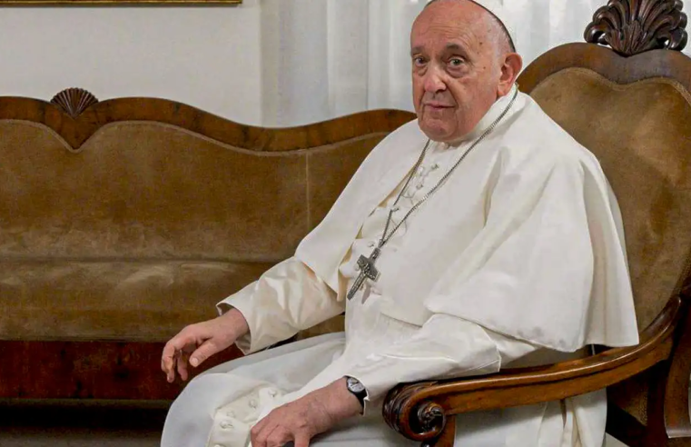 Chefes dos Três Poderes destacam legado do papa Francisco