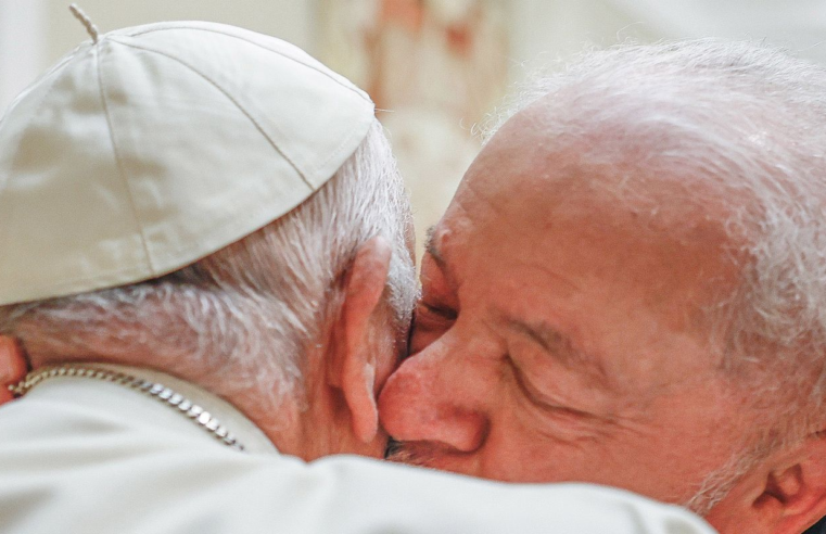 Lula celebra Francisco como o papa da esperança, da alegria e da paz