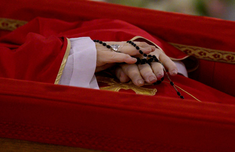 Morte do papa Francisco: “Tudo aconteceu muito rápido”, diz Vaticano