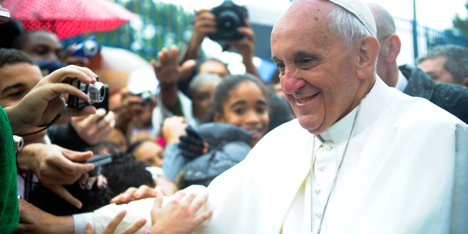 Movimentos sociais lamentam morte do "papa dos pobres"