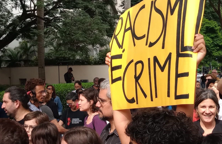Estudantes e professores fazem ato contra racismo em Higienópolis