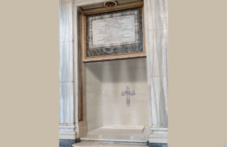 Túmulo do papa foi feito com pedra da região de seus avós, na Itália
