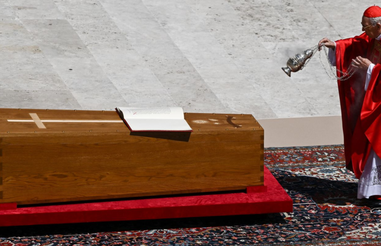 Homilia de missa fúnebre resgata legado de união do papa Francisco
