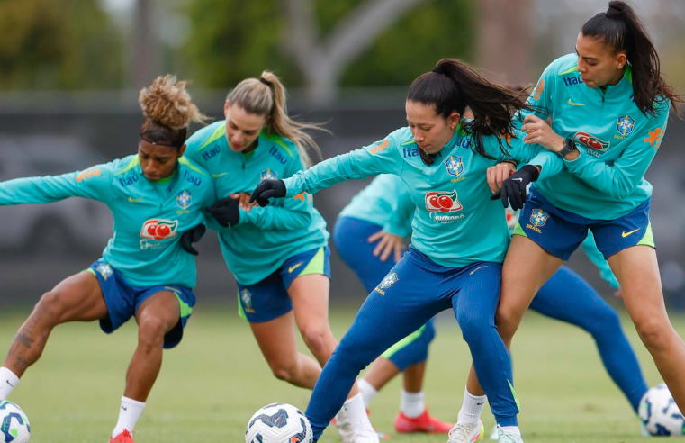 Seleção feminina treina nos EUA para reencontro com donas da casa