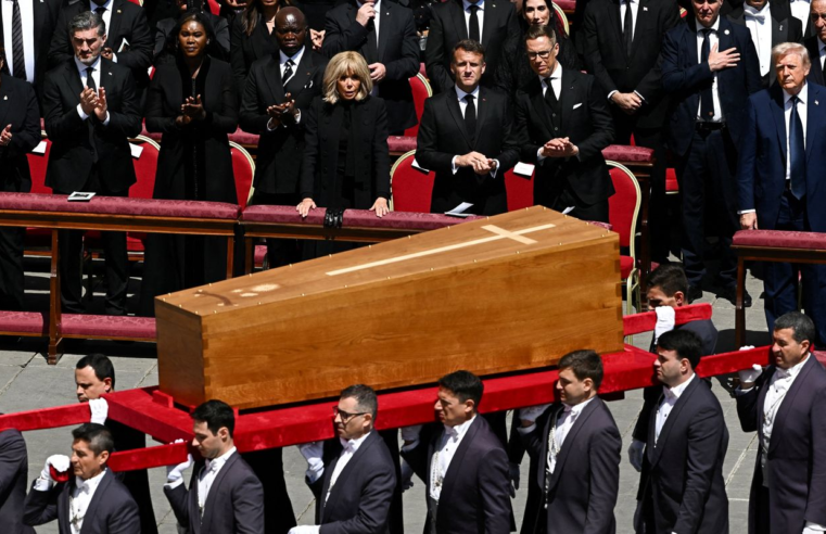 Corpo de papa Francisco é sepultado na Basílica de Santa Maria Maior