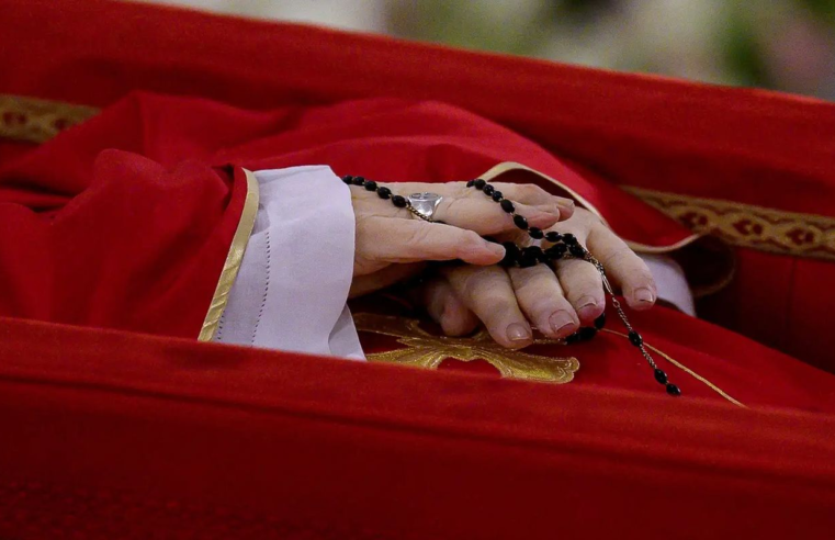 Argentina se despede do papa Francisco com "abraço simbólico" em missa