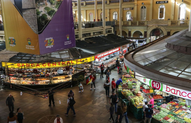 Após um ano, centro de Porto Alegre tenta virar página das inundações