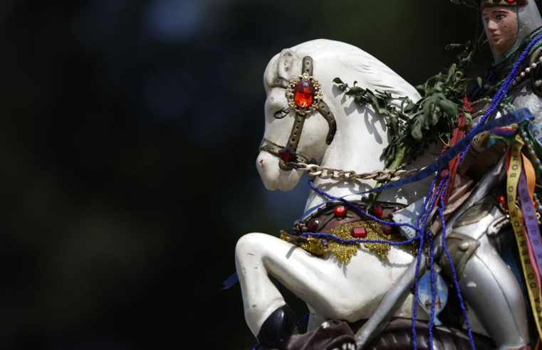 Caminhos da Reportagem mostra sincretismo da Festa de São Jorge