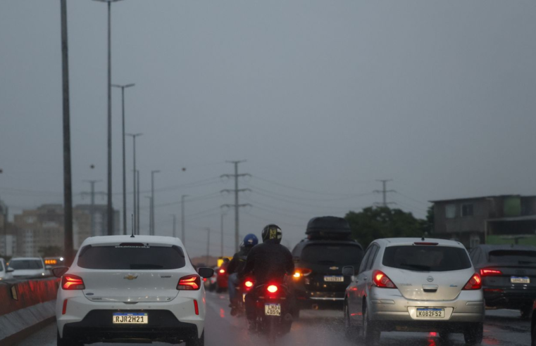 Rio se prepara para a frente fria que poderá trazer tempestade 