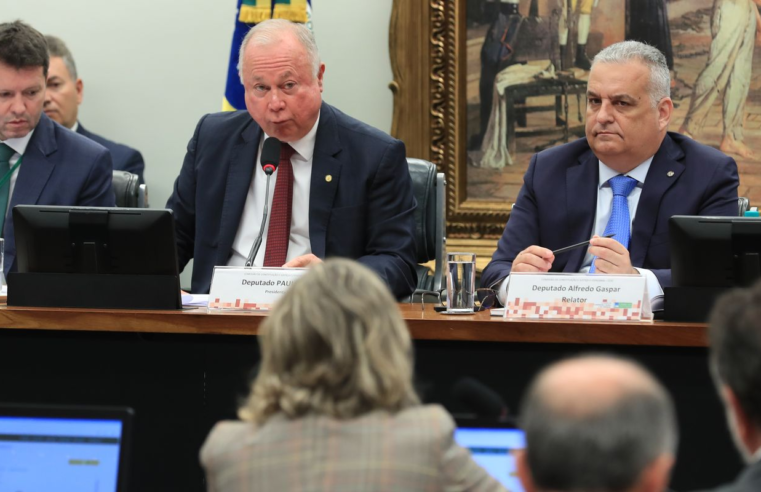 CCJ analisa suspenção de ação contra Bolsonaro e Ramagem no STF
