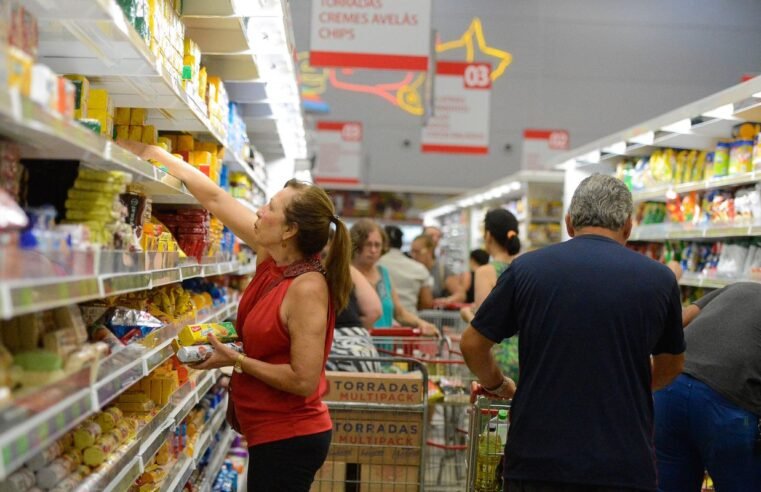 Consumo das famílias mantém-se em alta no mês de abril