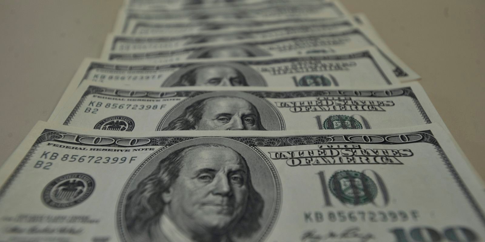 Dólar sobe para R$ 5,68 com dados fortes da economia dos EUA