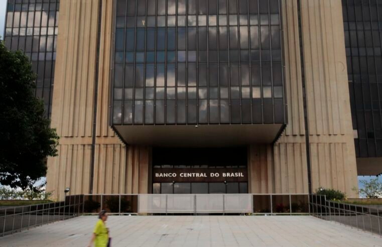Mercado melhora expectativa sobre economia com PIB a 2,14%