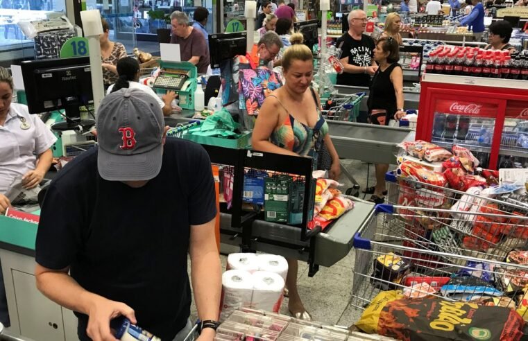 Supermercados defendem contrato de trabalho por hora