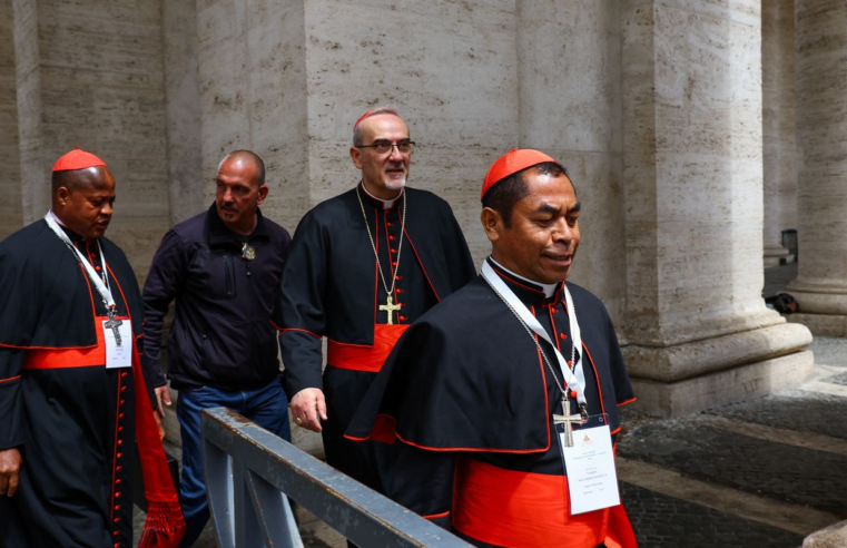 Cardeais que votam no conclave estão em Roma, diz Vaticano