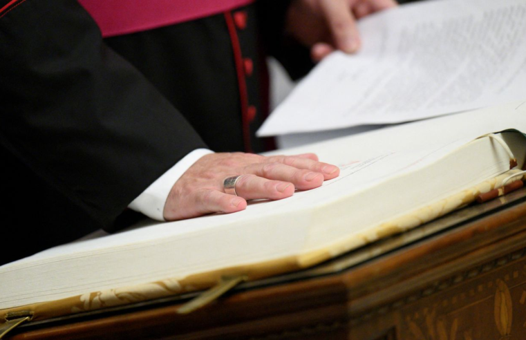 Cardeais entram em reclusão antes do conclave para eleger novo papa