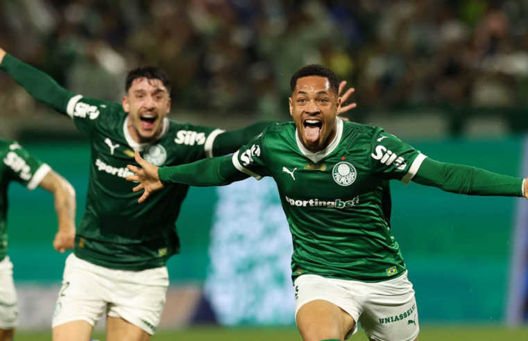 Vitor Roque marca nos acréscimos para levar Palmeiras à liderança