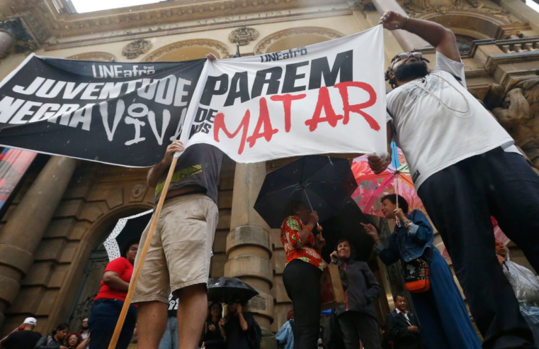 Risco de negro ser vítima de homicídio é 2,7 vezes maior no Brasil
