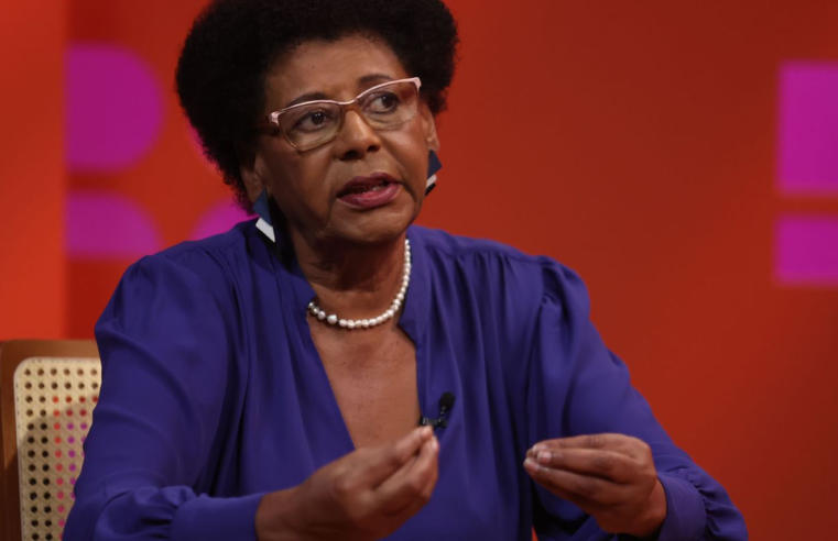 No DR com Demori, Cida Bento debate a desigualdade racial no Brasil