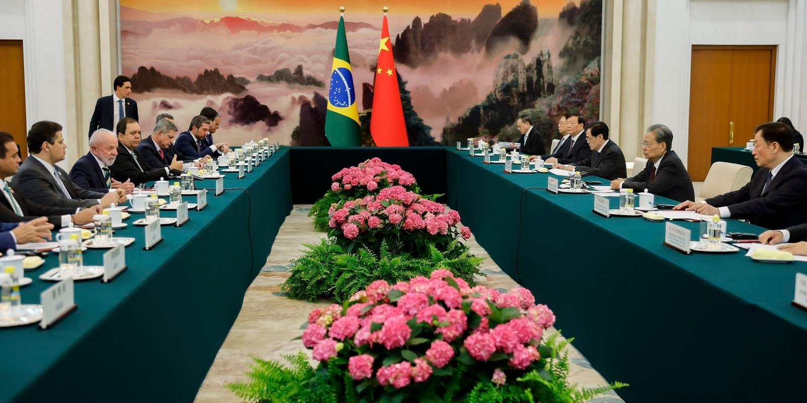 Parcerias com China beneficiarão infraestrutura e saúde, diz Lula