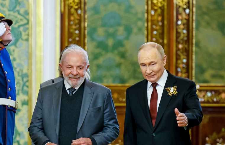 Lula estimula Putin a se reunir com Zelensky pela paz