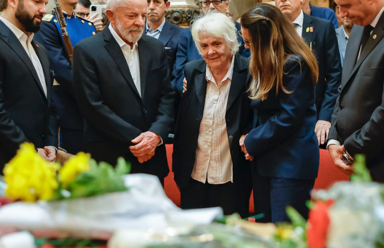 Milhares de uruguaios se despedem de Pepe Mujica em funeral