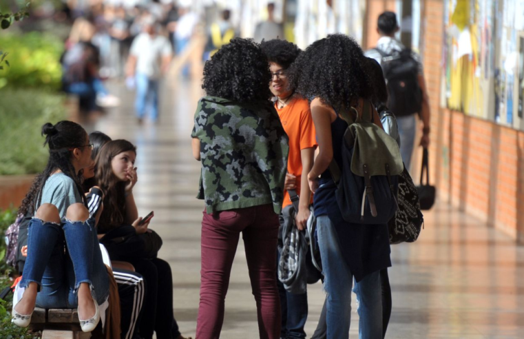 Programa que oferta bolsas de estudo a negros tem inscrição prorrogada