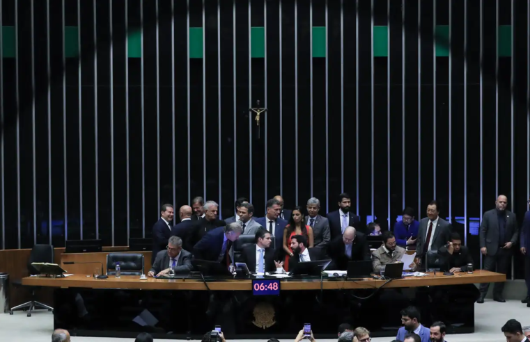 Câmara aprova urgência para PL que proíbe desconto automático no INSS