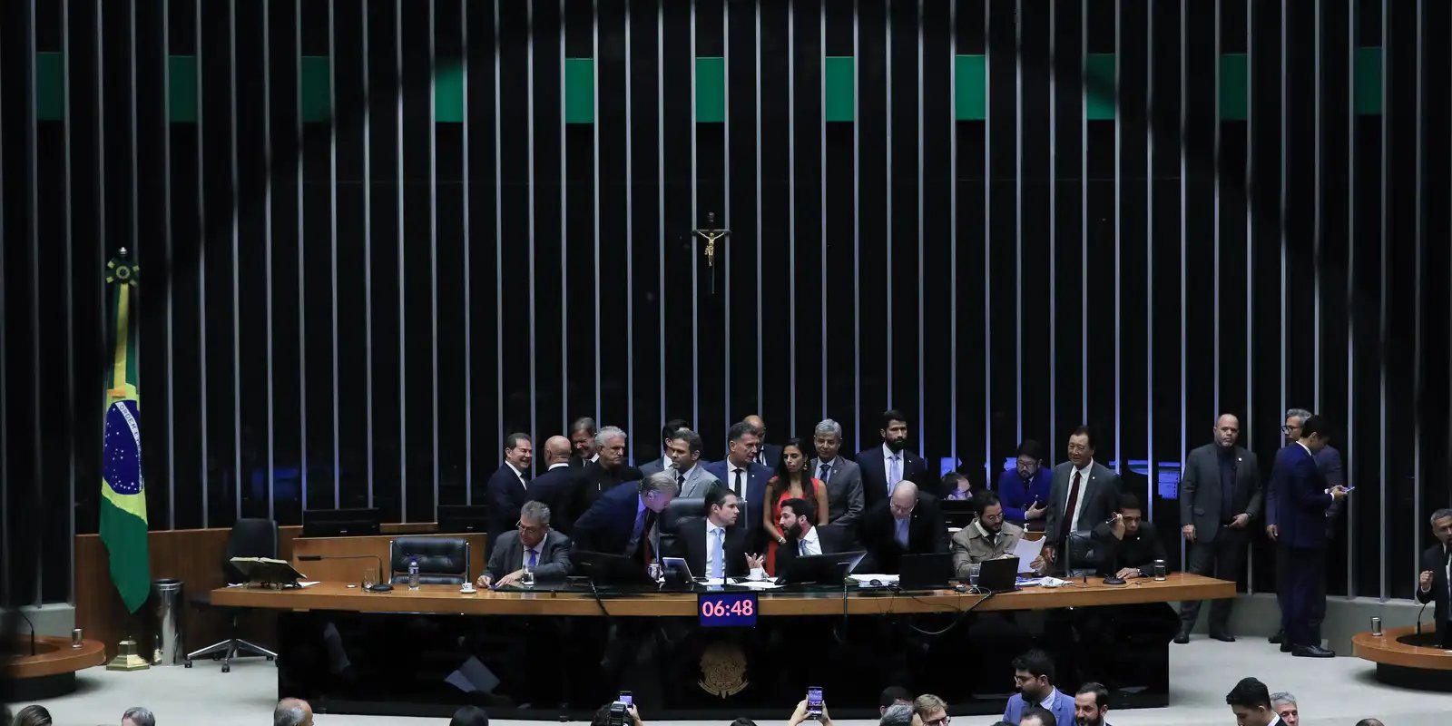 Câmara aprova urgência para PL que proíbe desconto automático no INSS