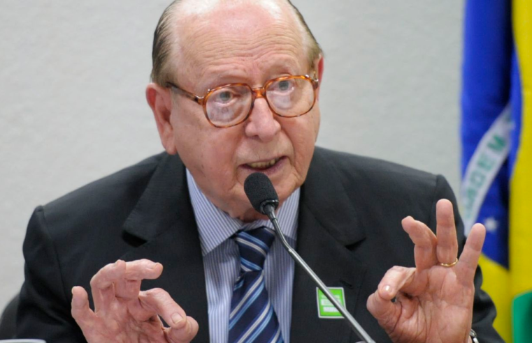 Morre no Rio, aos 97 anos, o escritor e gramático Evanildo Bechara