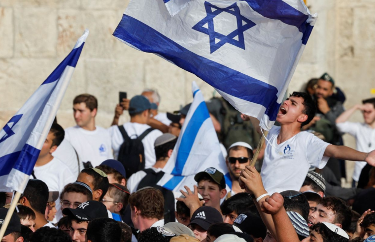 Extrema-direita confronta palestinos em marcha anual em Jerusalém