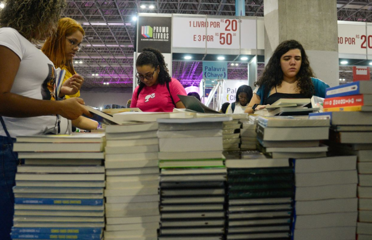 Faturamento de editoras de livros cresce menos que inflação em 2024