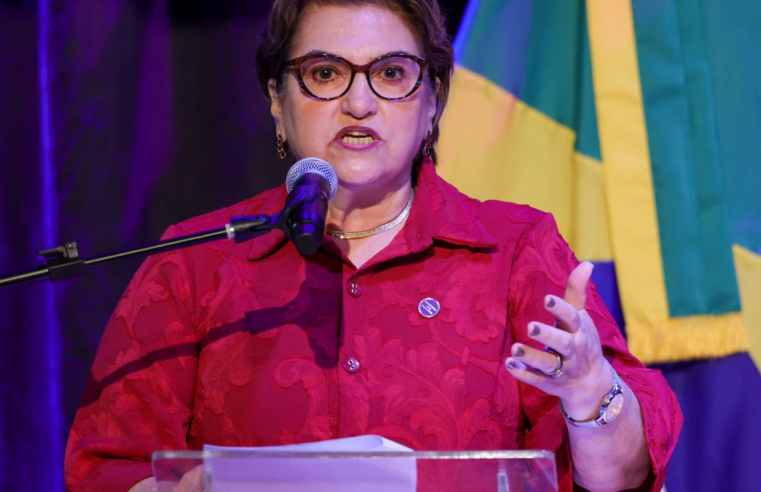 Posse da ministra das Mulheres vira ato de apoio a Marina Silva