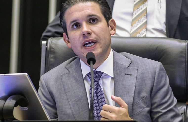 Motta diz que decisão sobre aumento do IOF sai ainda hoje