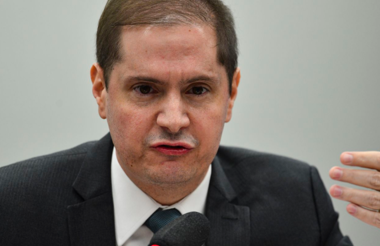 Ex-AGU confirma ao Supremo consulta de Bolsonaro para reverter urnas