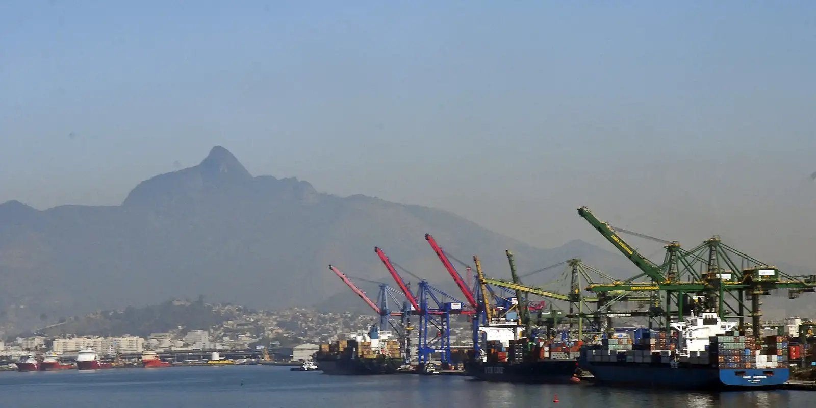 Balança comercial tem superávit mais baixo em três anos
