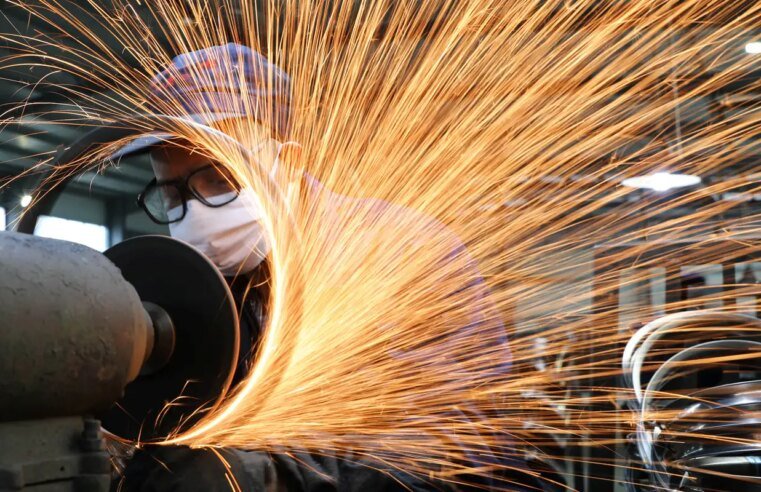 Indústria recua em nove locais pesquisados pelo IBGE