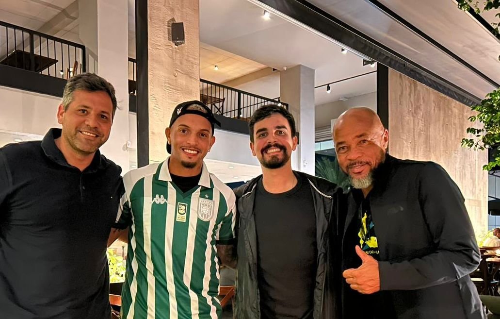Gama vence concorrência de clubes do exterior, série B e C e anuncia o atacante Felipe Clemente, destaque do Candangão, como reforço para a temporada 2026