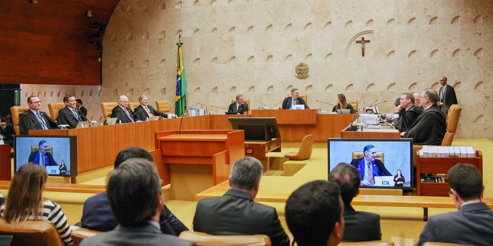 STF suspende sessão sobre responsabilização das redes sociais