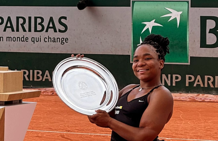 Vitória Miranda é campeã juvenil de simples e duplas em Roland Garros