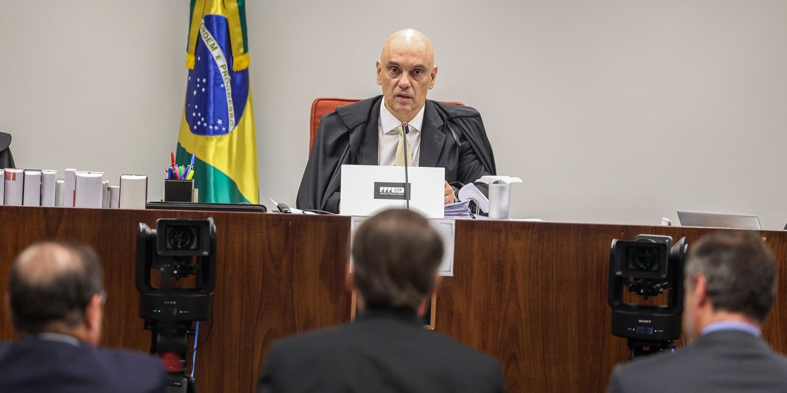 Bolsonaro diz que não recebeu voz de prisão de comandante Freire Gomes