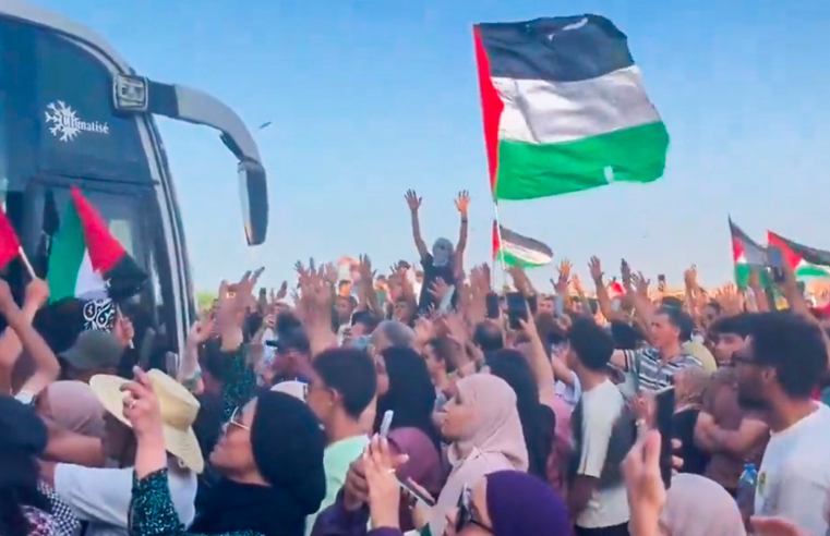 Milhares de ativistas marcham a Gaza para romper bloqueio de Israel