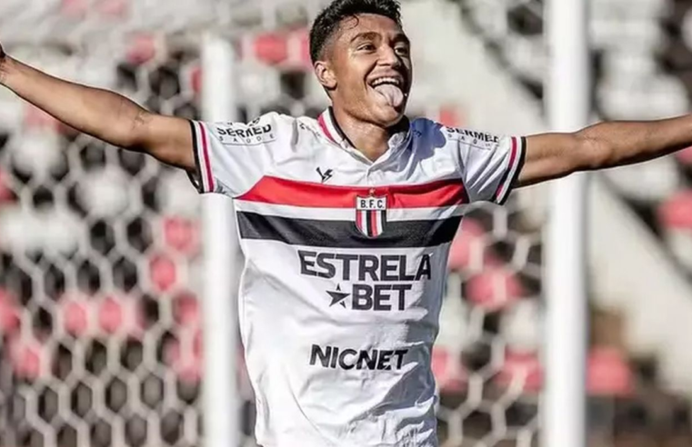 Pedro Severino recebe alta após 98 dias de tratamento
