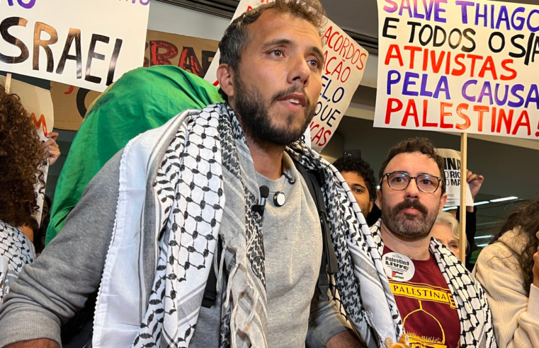 Thiago Ávila chega ao Brasil e é recebido por grupo pró-Palestina