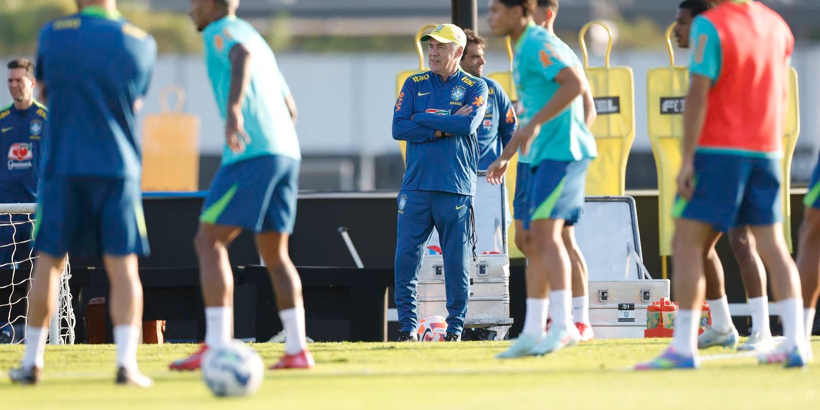 Carlo Ancelotti comanda o primeiro treino da seleção brasileira