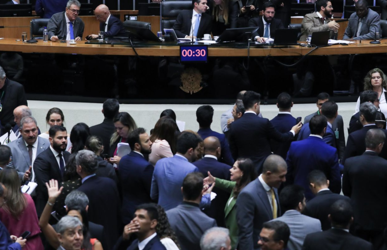 Câmara aprova urgência para suspender decreto do IOF